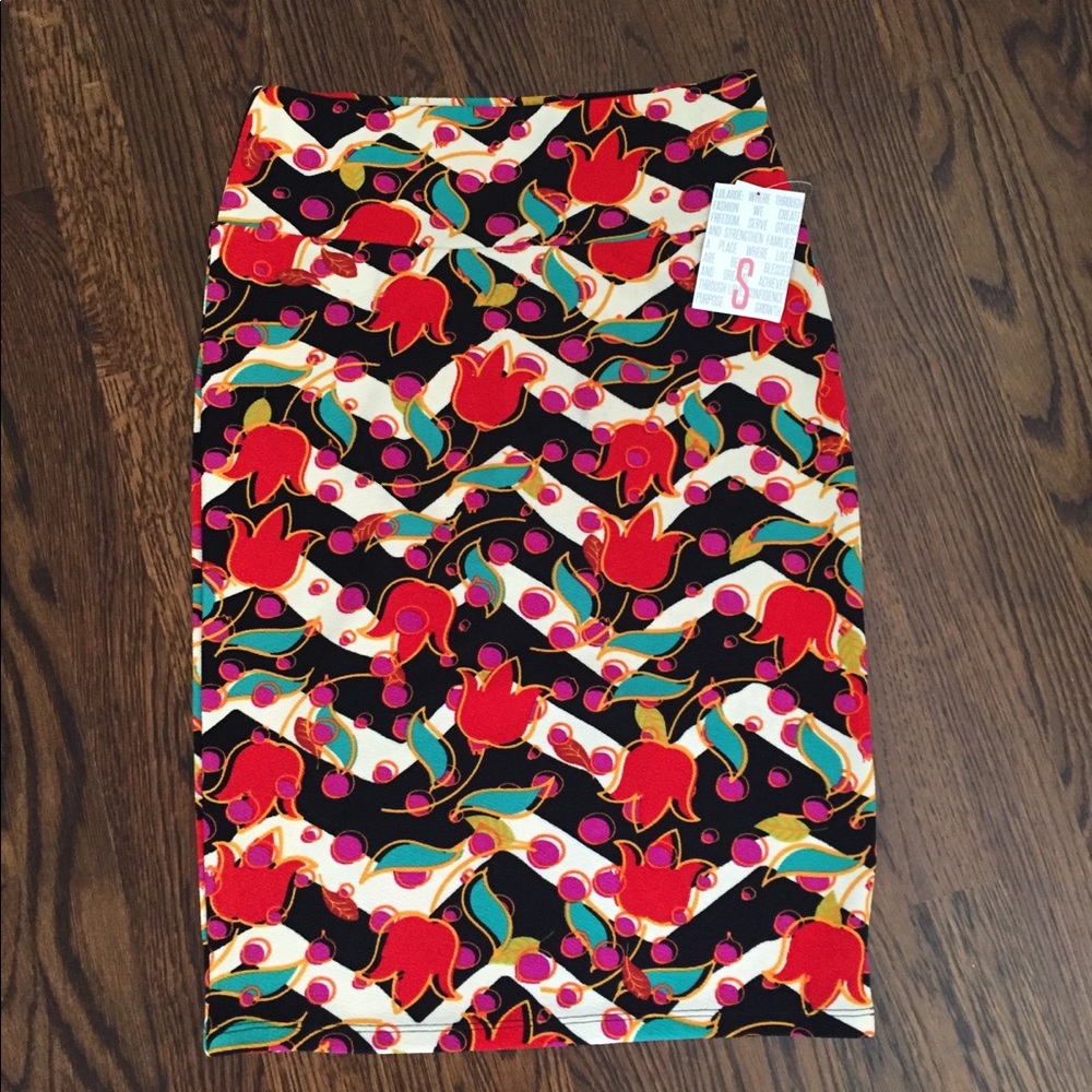 Lularoe Cassie NWT! Floral & Chevron